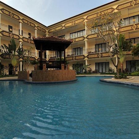Yusro Hotel Restaurant & Convention Jombang Exteriér fotografie