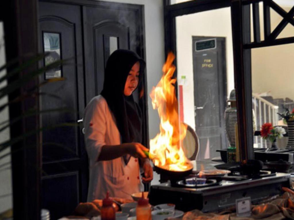 Yusro Hotel Restaurant & Convention Jombang Exteriér fotografie