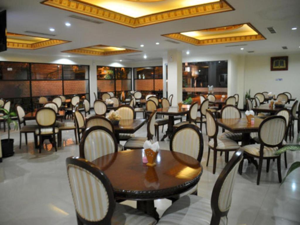 Yusro Hotel Restaurant & Convention Jombang Exteriér fotografie