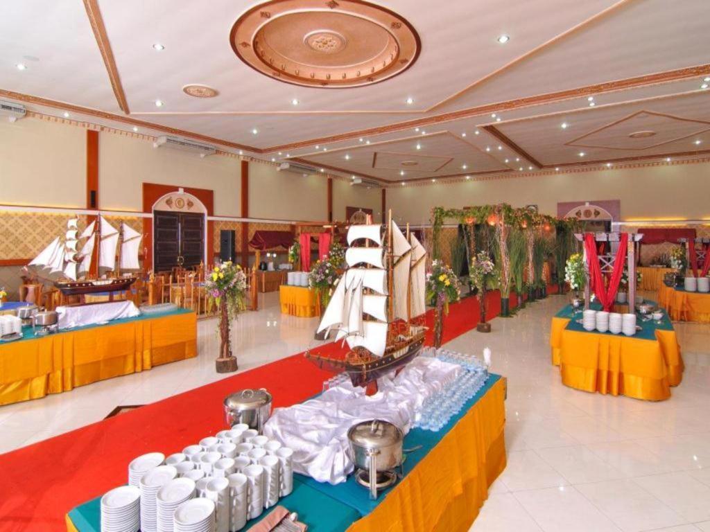 Yusro Hotel Restaurant & Convention Jombang Exteriér fotografie