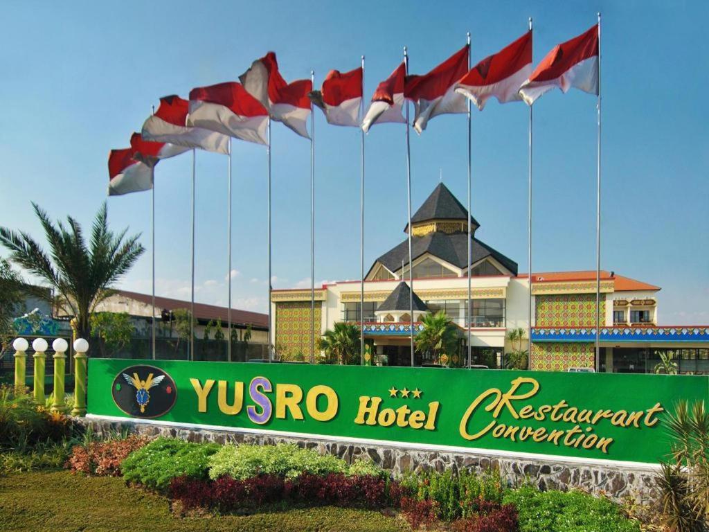 Yusro Hotel Restaurant & Convention Jombang Exteriér fotografie