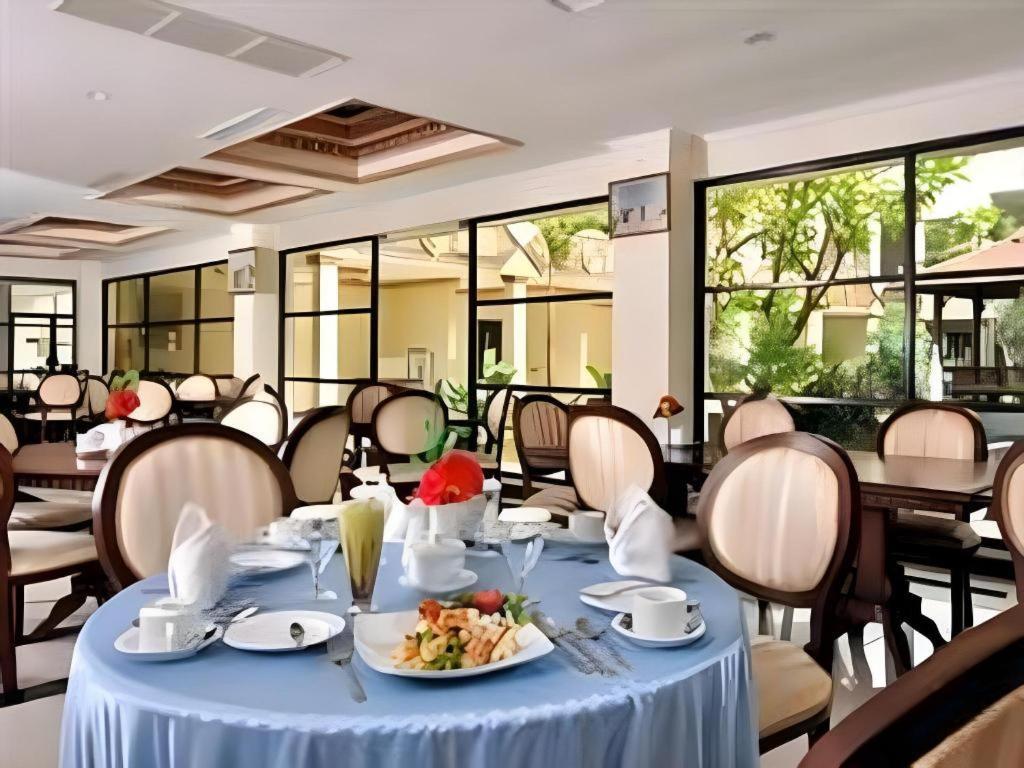 Yusro Hotel Restaurant & Convention Jombang Exteriér fotografie