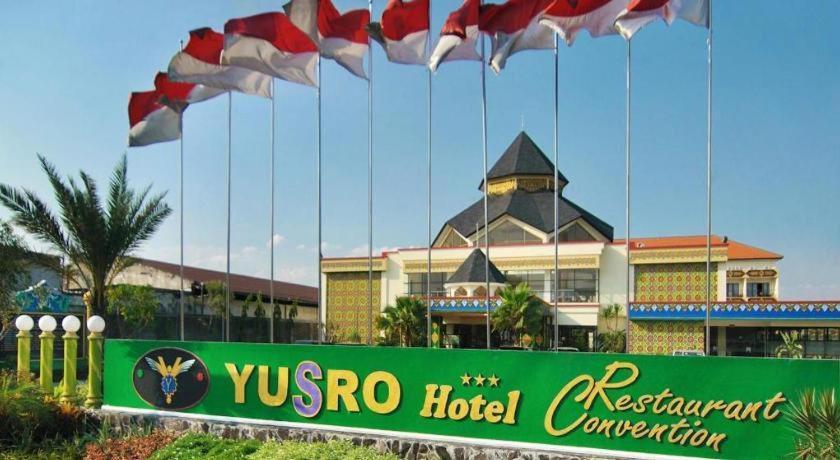 Yusro Hotel Restaurant & Convention Jombang Exteriér fotografie