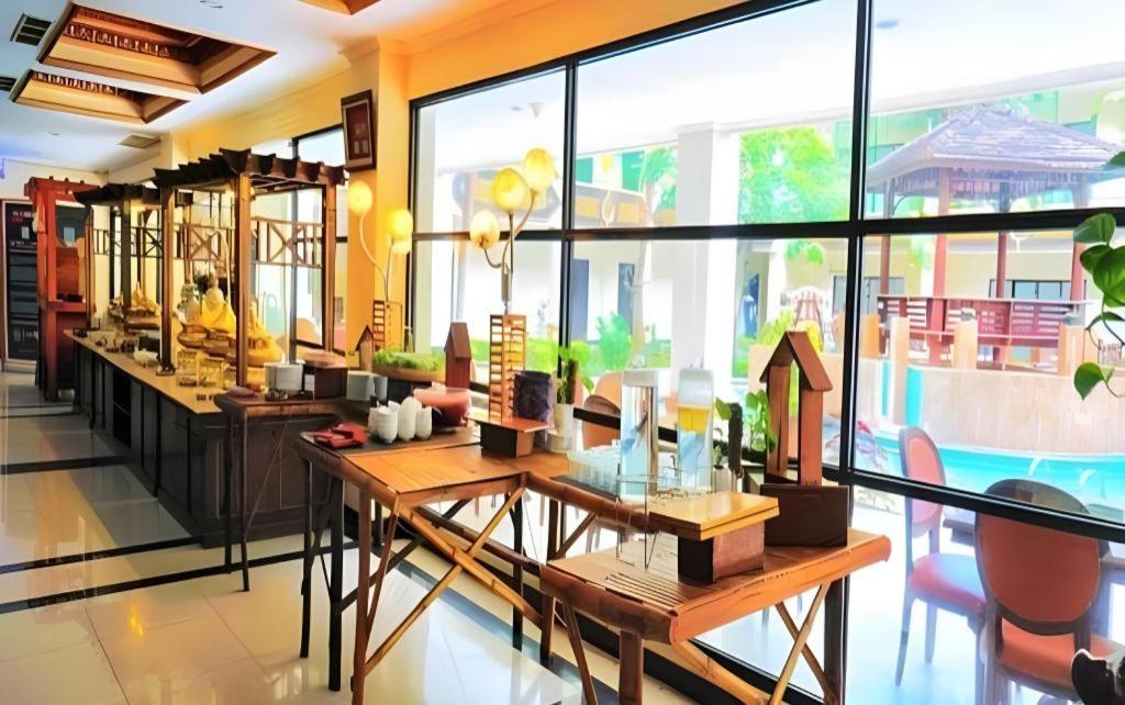 Yusro Hotel Restaurant & Convention Jombang Exteriér fotografie